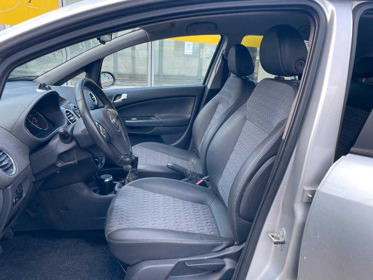 Opel Corsa 1.2 5 porte Cosmo