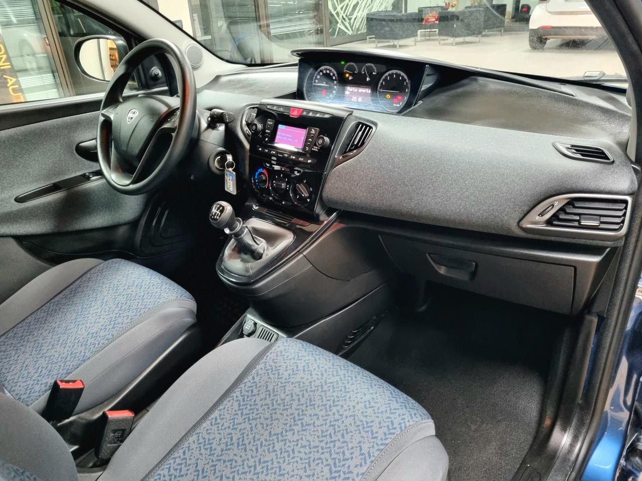 LANCIA YPSILON 1.0 FireFly 69CV 5p S&S HYBRID SILVER