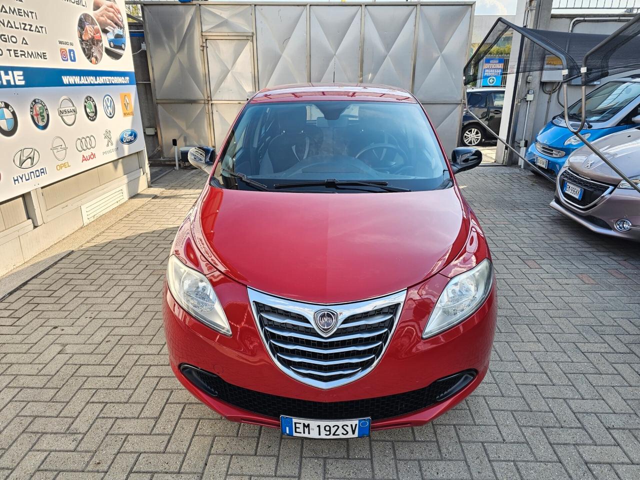 Lancia Ypsilon 1.2 69 CV 5 porte S&S Silver - NeoPatentati