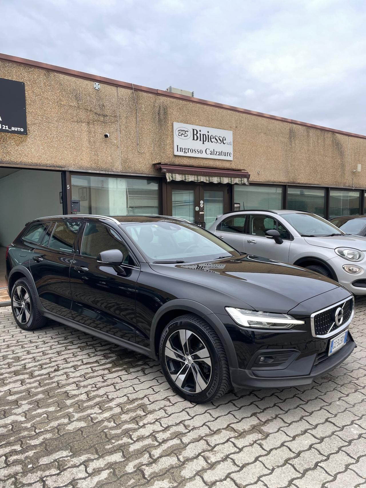 Volvo V60 Cross Country B4 (d) AWD Geartronic Business Pro Line
