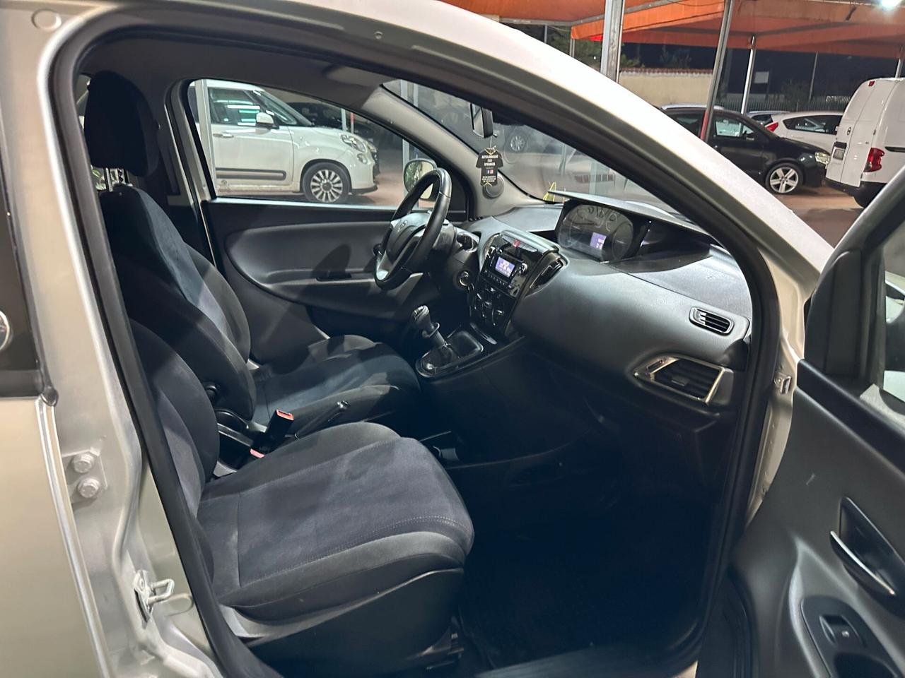 Lancia Ypsilon 1.2 69 CV 5 porte GPL Ecochic Silver