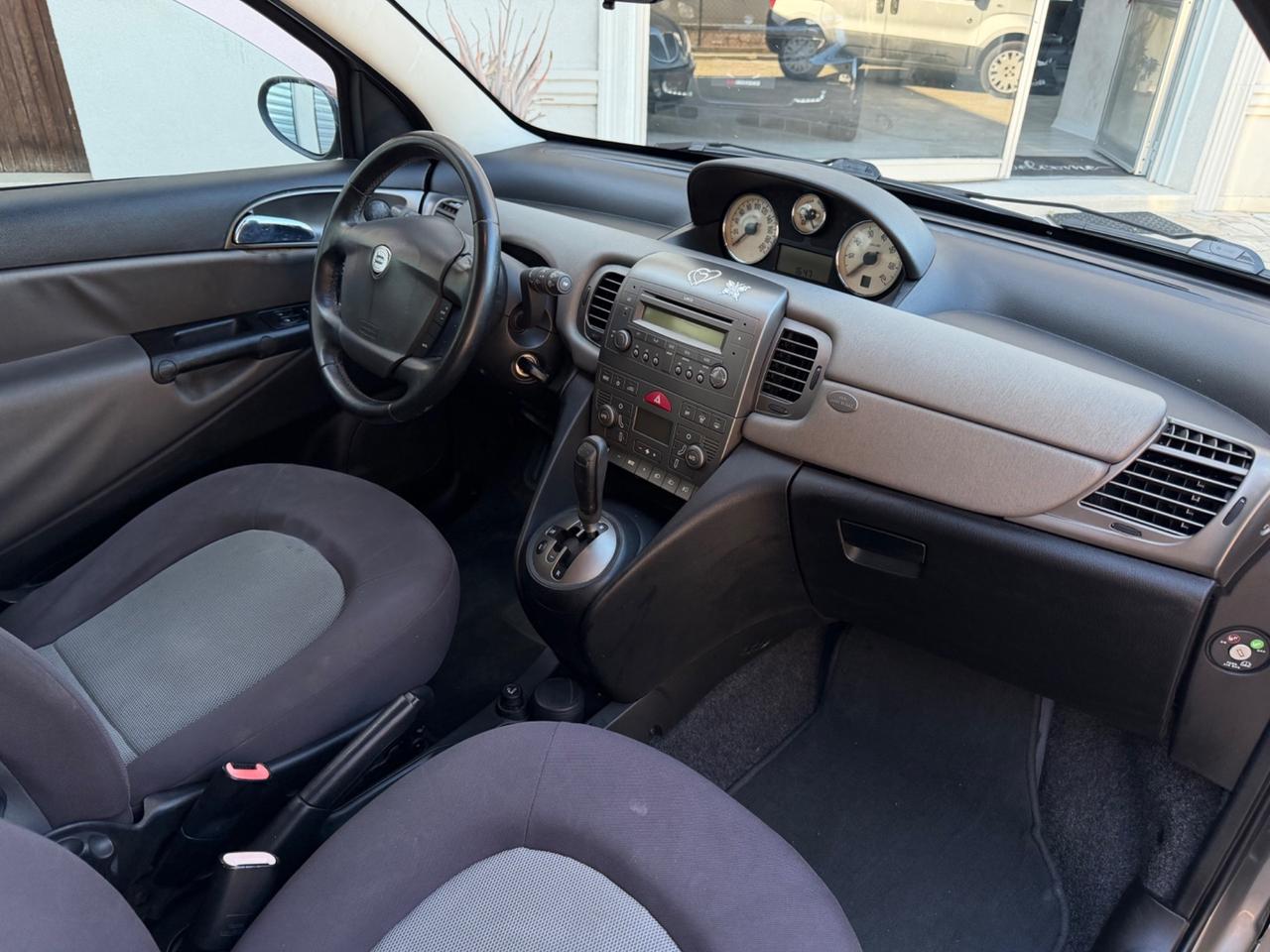 Lancia Ypsilon 1.3 Multijet - CAMBIO AUTOMATICO
