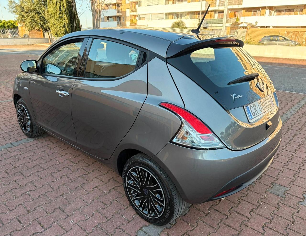 LANCIA YPSILON HYBRID GOLD PLUS