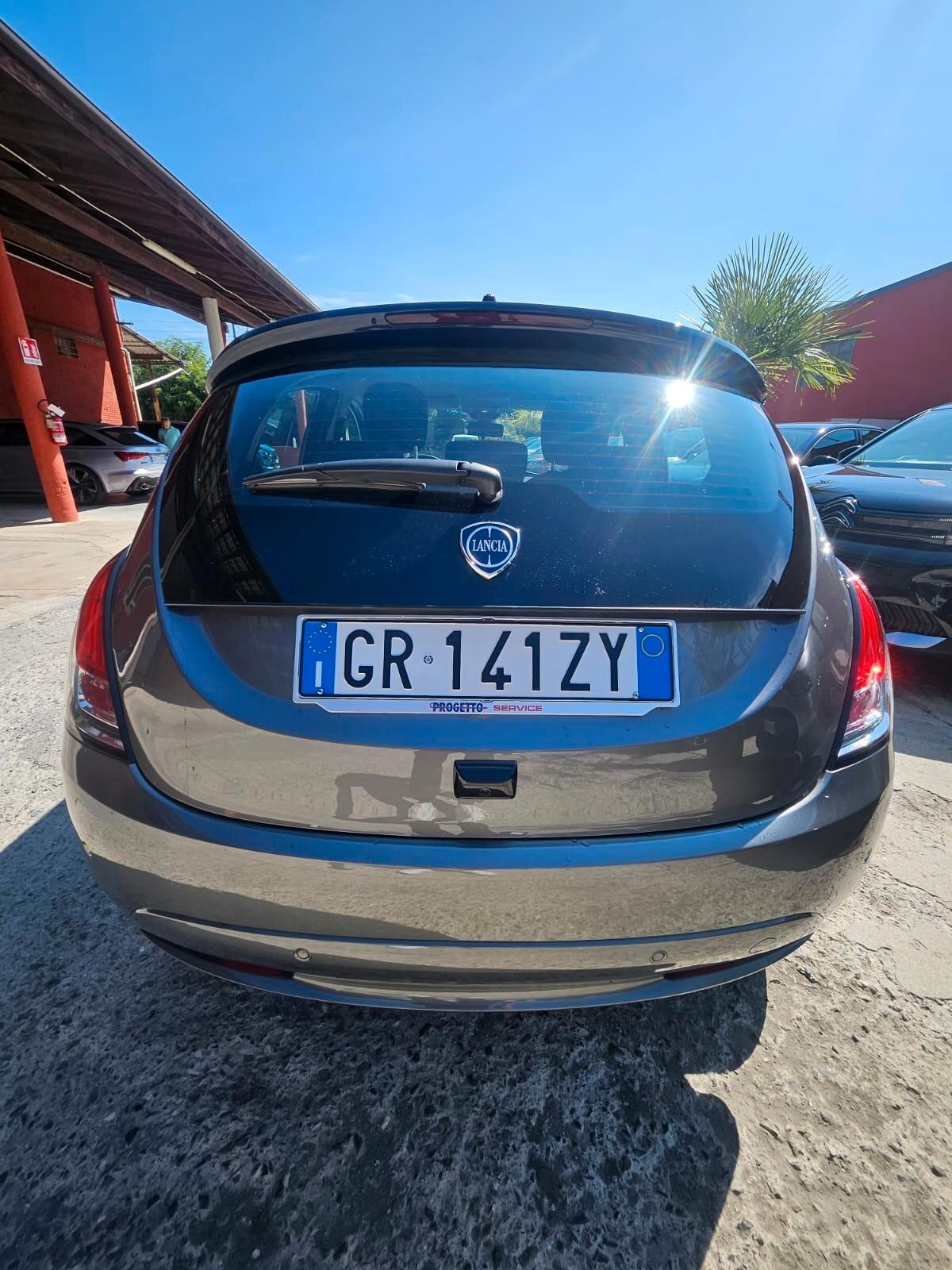 Lancia Ypsilon 1.0 FireFly 5 porte S&S Hybrid Platino