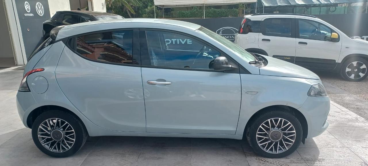 Lancia Ypsilon 1.0 FireFly 5 porte S&S Hybrid Gold Plus