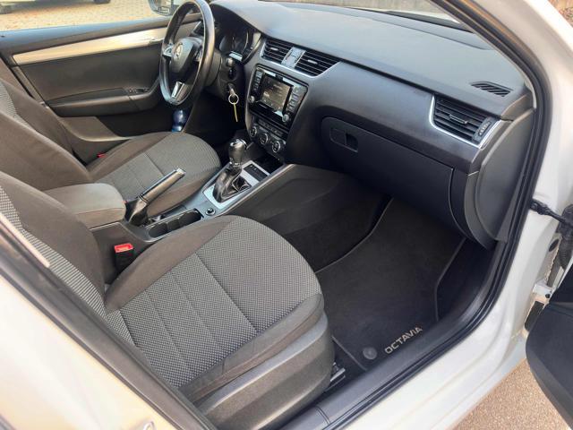 SKODA Octavia 1.6 TDI CR 105 CV DSG Wagon Elegance