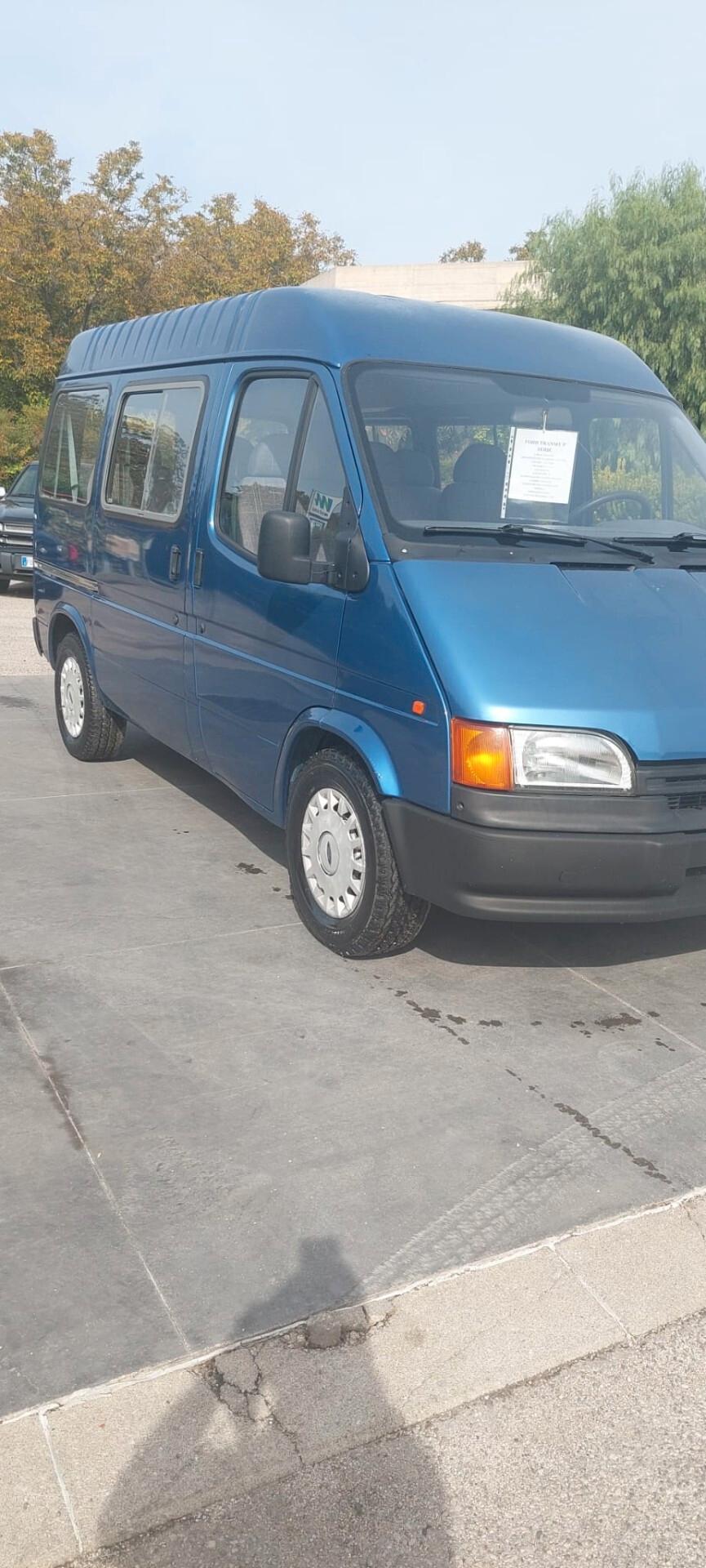 Ford Transit Connect 8 posti