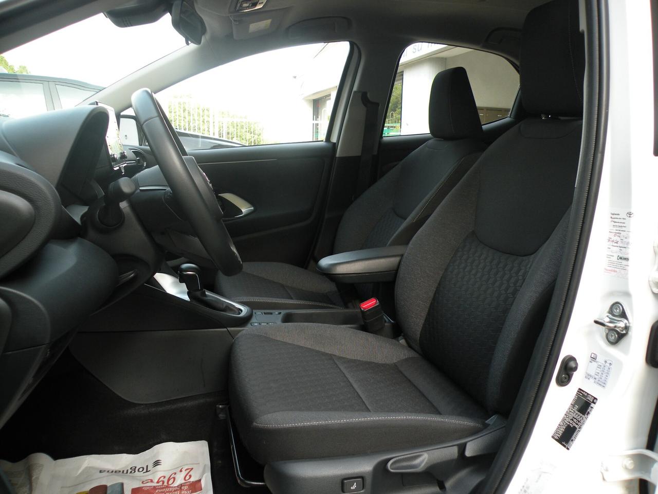 TOYOTA YARIS HYBRID - NOLEGGIO