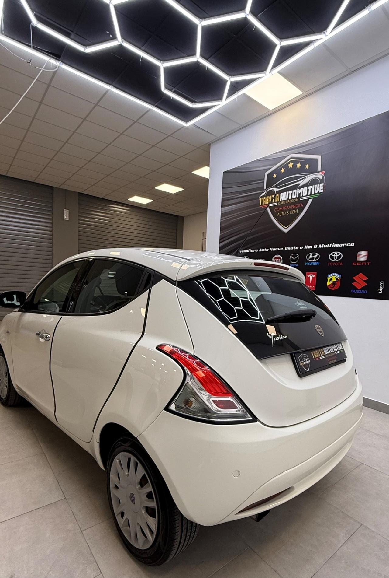 Lancia Ypsilon 1.2 69 CV 5 porte Silver