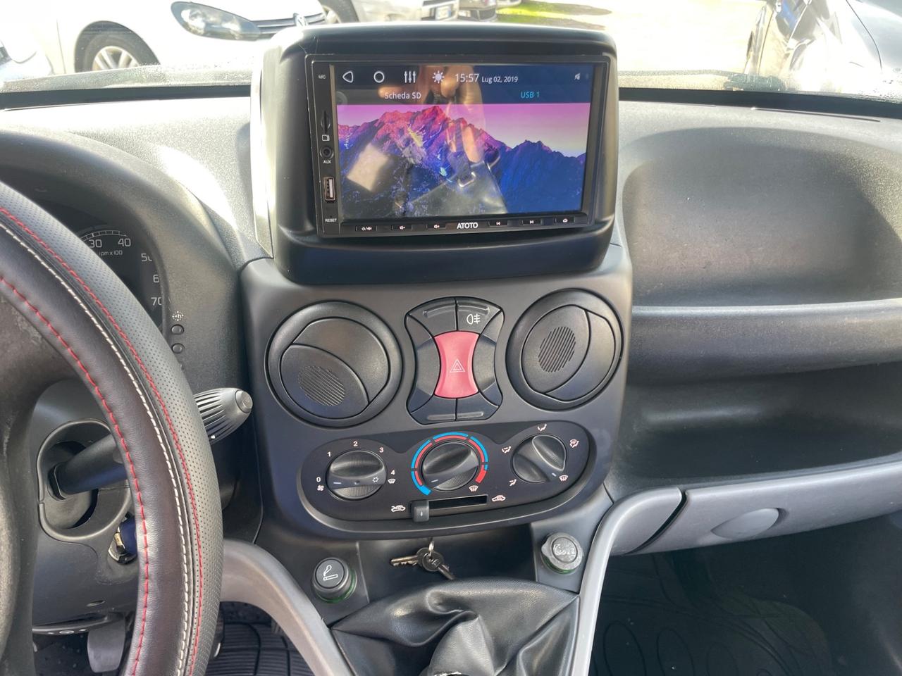 Fiat Doblo 1.9 JTD 105 cv con gancio traino