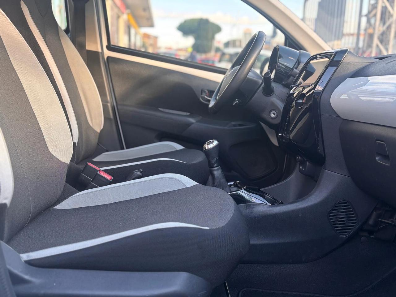 Toyota Aygo 1.0 VVT-i 69 CV 5 porte x-play *NEOPATENTATO*