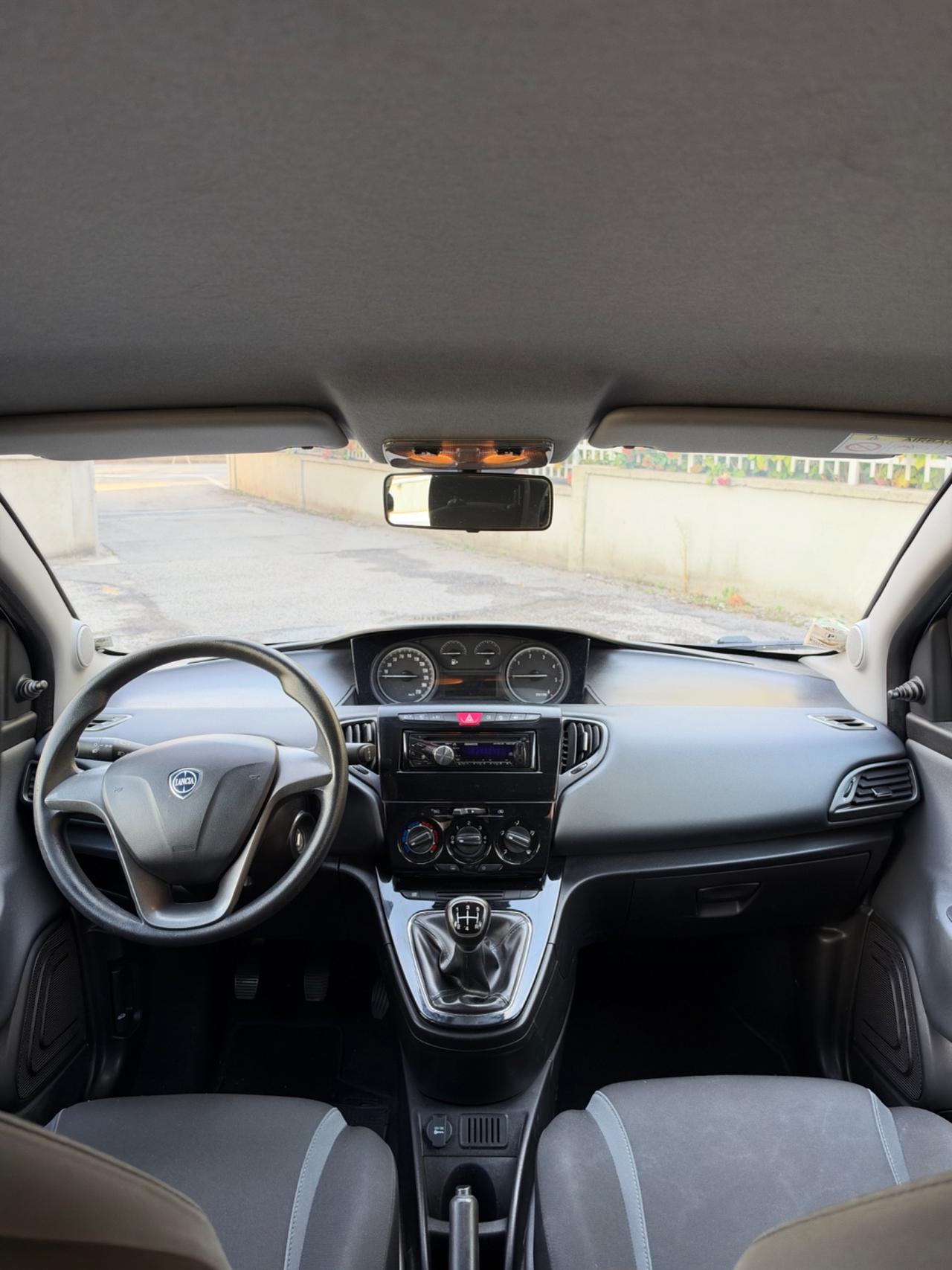 Lancia Ypsilon 1.3 MJT 16V 80 CV 5 porte S&S Silver
