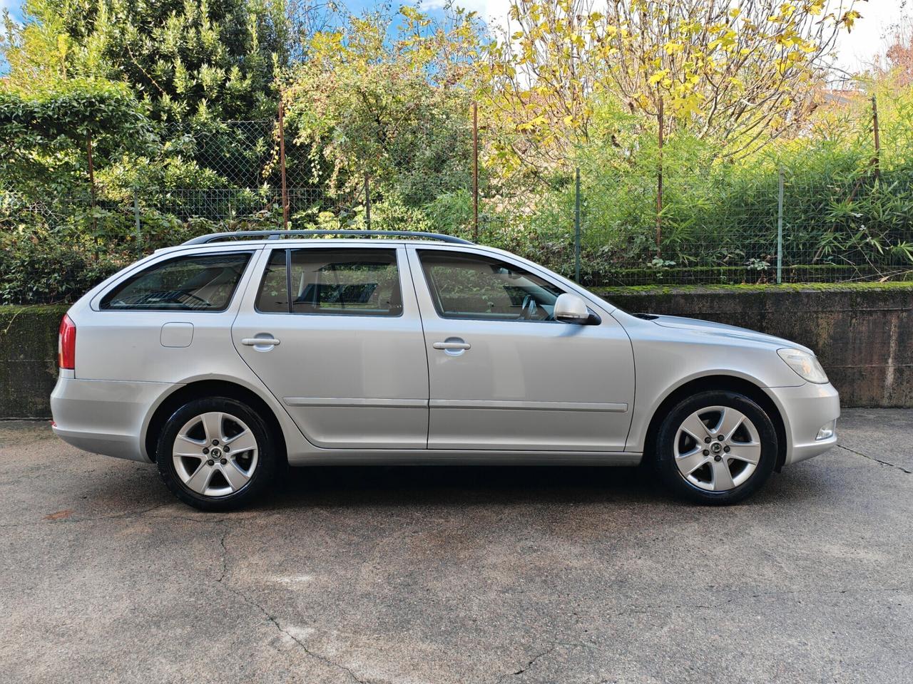 Skoda Octavia 1.6 TDI 105cv DSG / 78.000km / Unipro