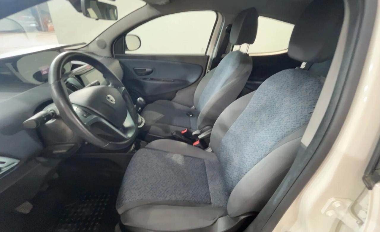 Lancia Ypsilon 1.0 FireFly 5 porte S&S Hybrid Gold