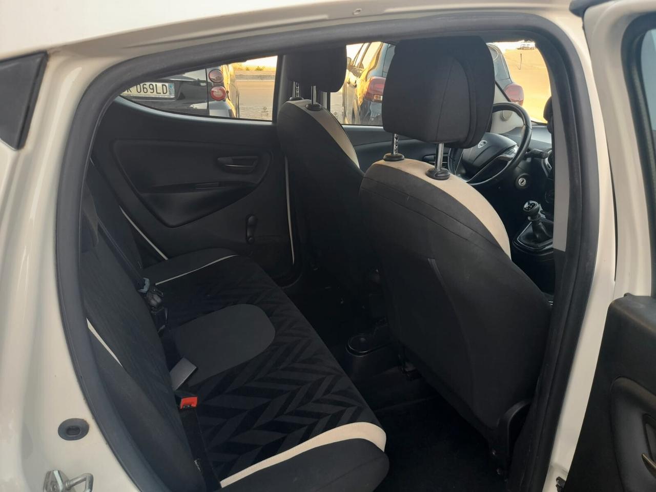 Lancia Ypsilon 1.2cc benzina 12 mesi garanzia-2017