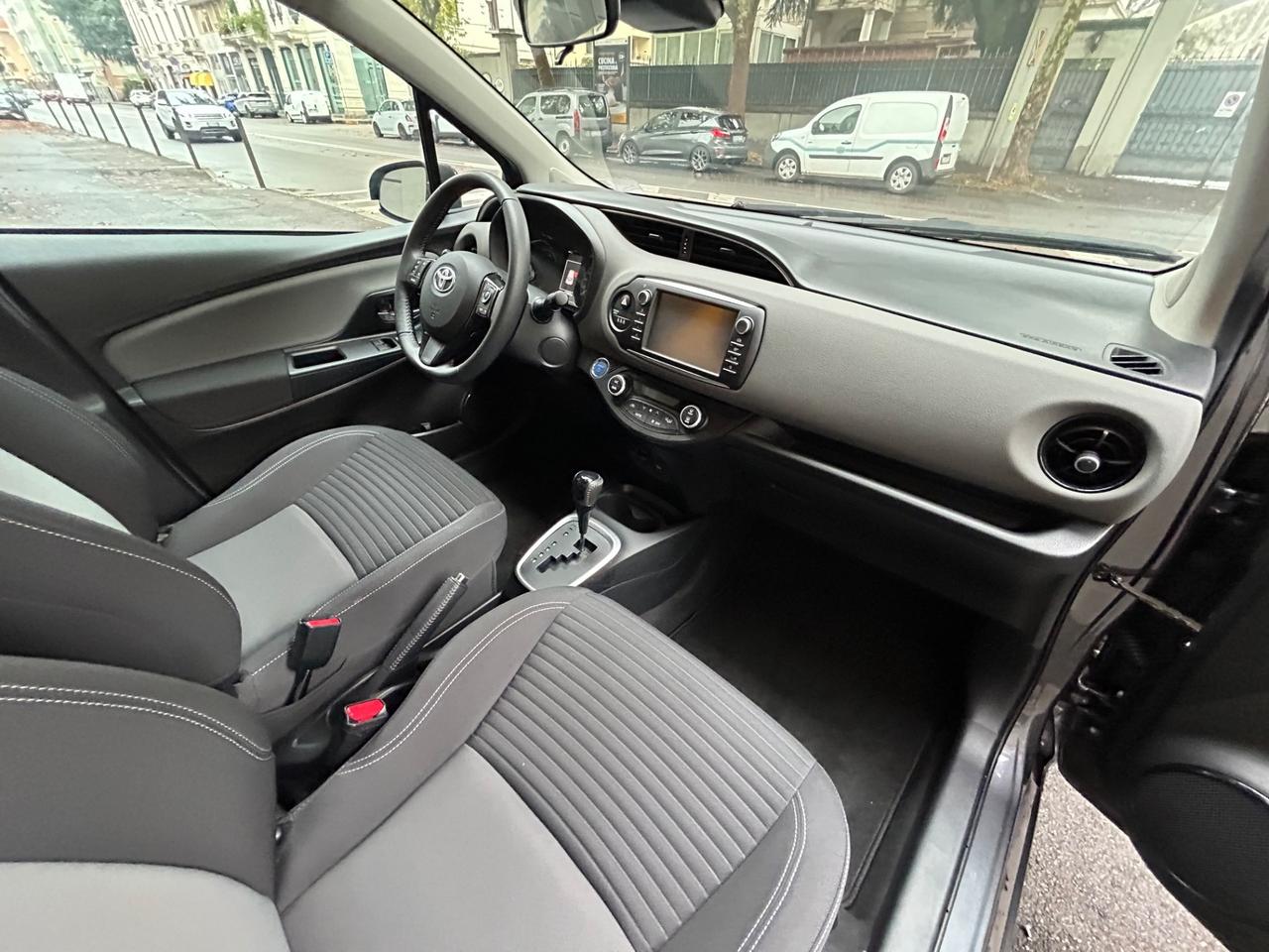 Toyota Yaris 1.5 HYBRID 5p Trend Grey Edition SOLO 47.000KM!!!