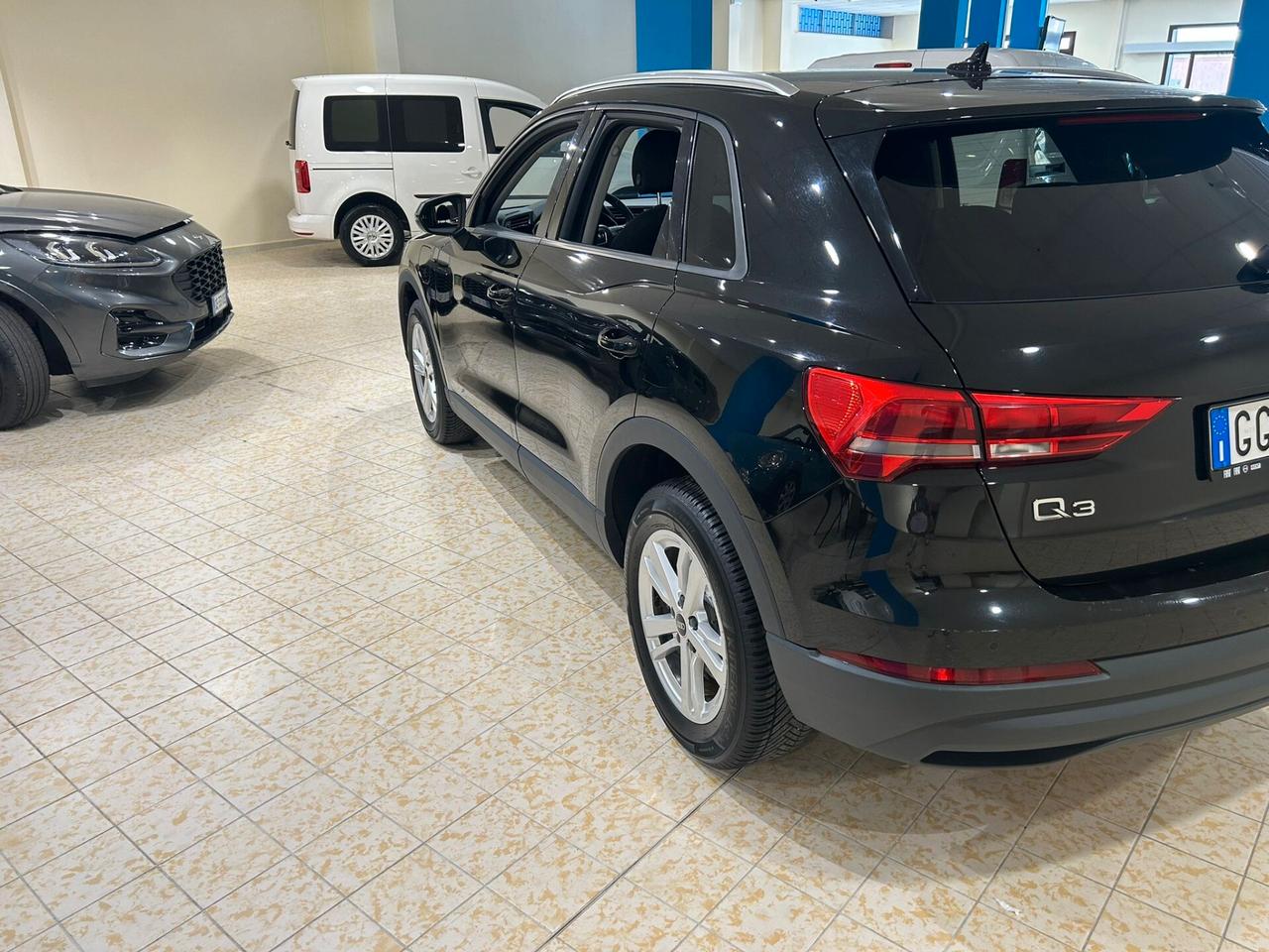Audi Q3 45 TFSI e S tronic Business