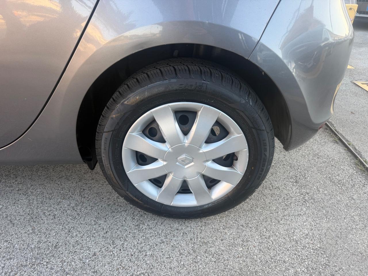 Renault Clio 1.2 benzina 75 cavalli 2012 navigatore