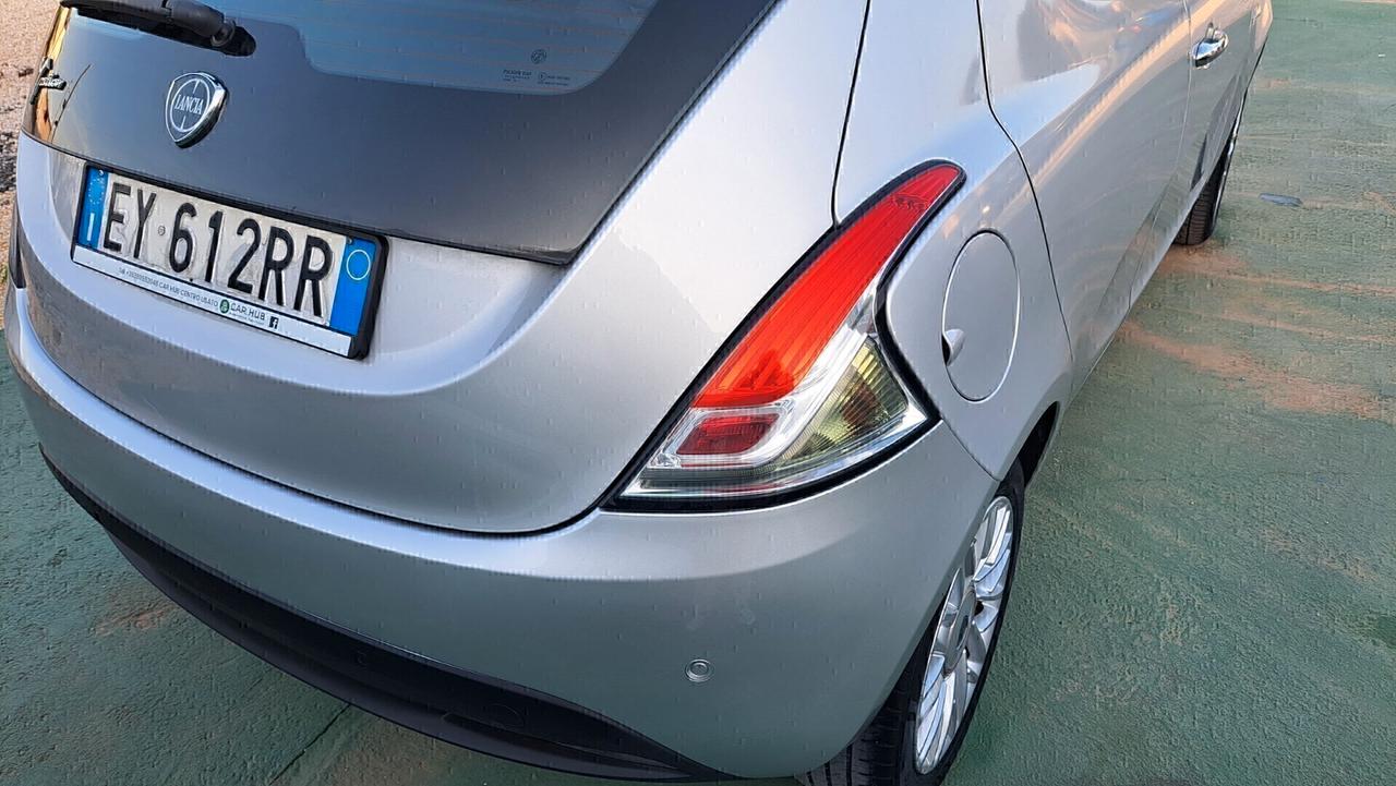 Lancia Ypsilon 1.2 69 CV 5 porte Gold