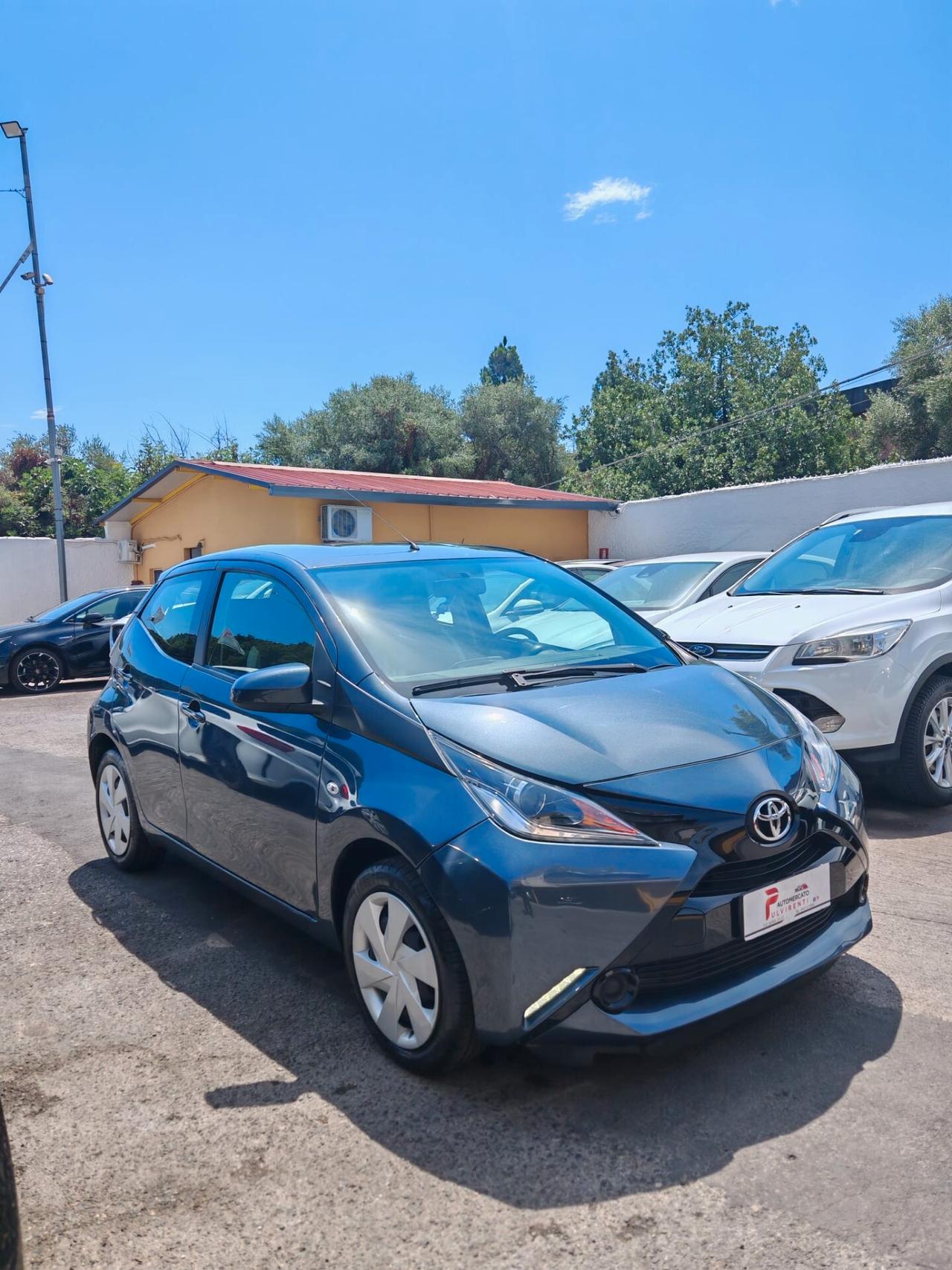 Toyota Aygo 1.0 VVT-i 72 CV 5 porte x-play MMT Automatica
