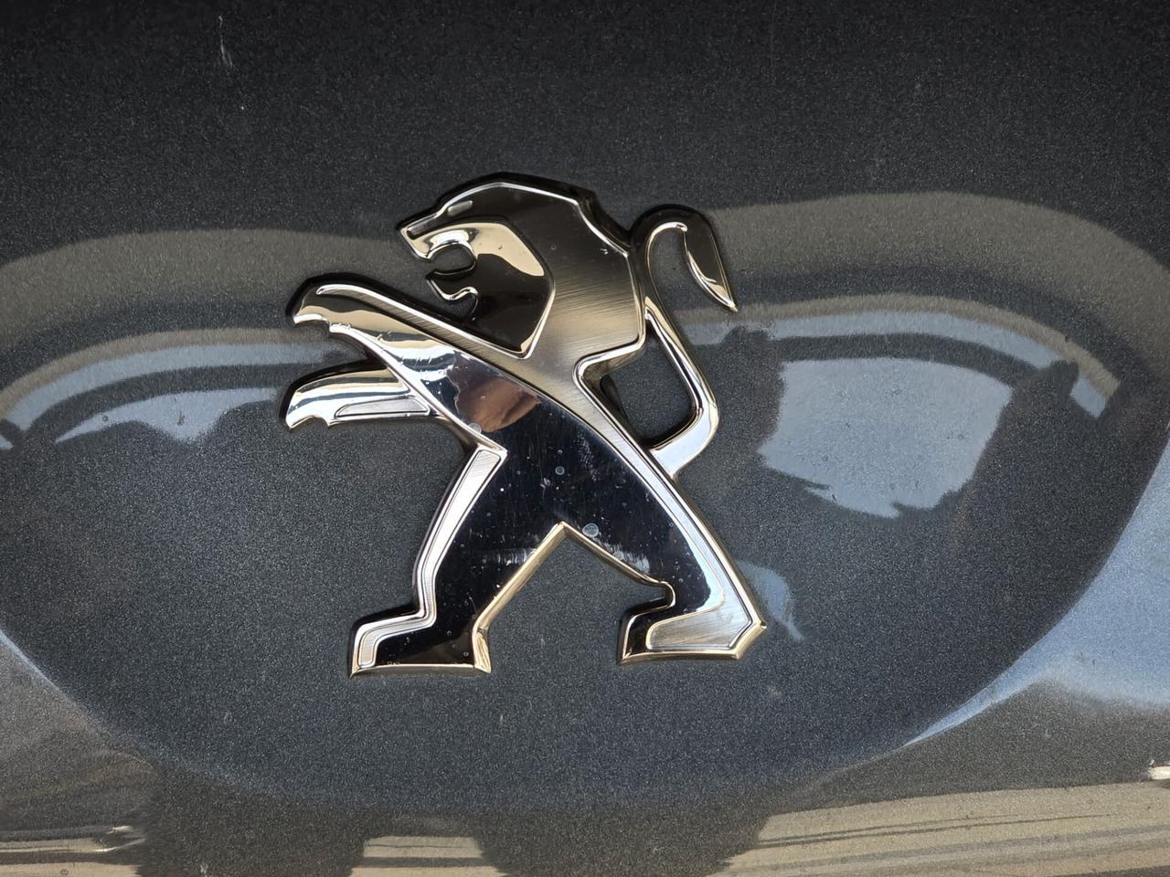 Peugeot 208 1.4 HDi 68 CV 5 porte Allure