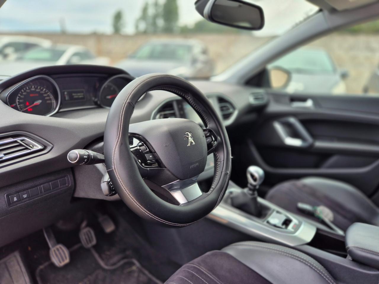 Peugeot 308 BlueHDi 120 S&S Allure Berlina