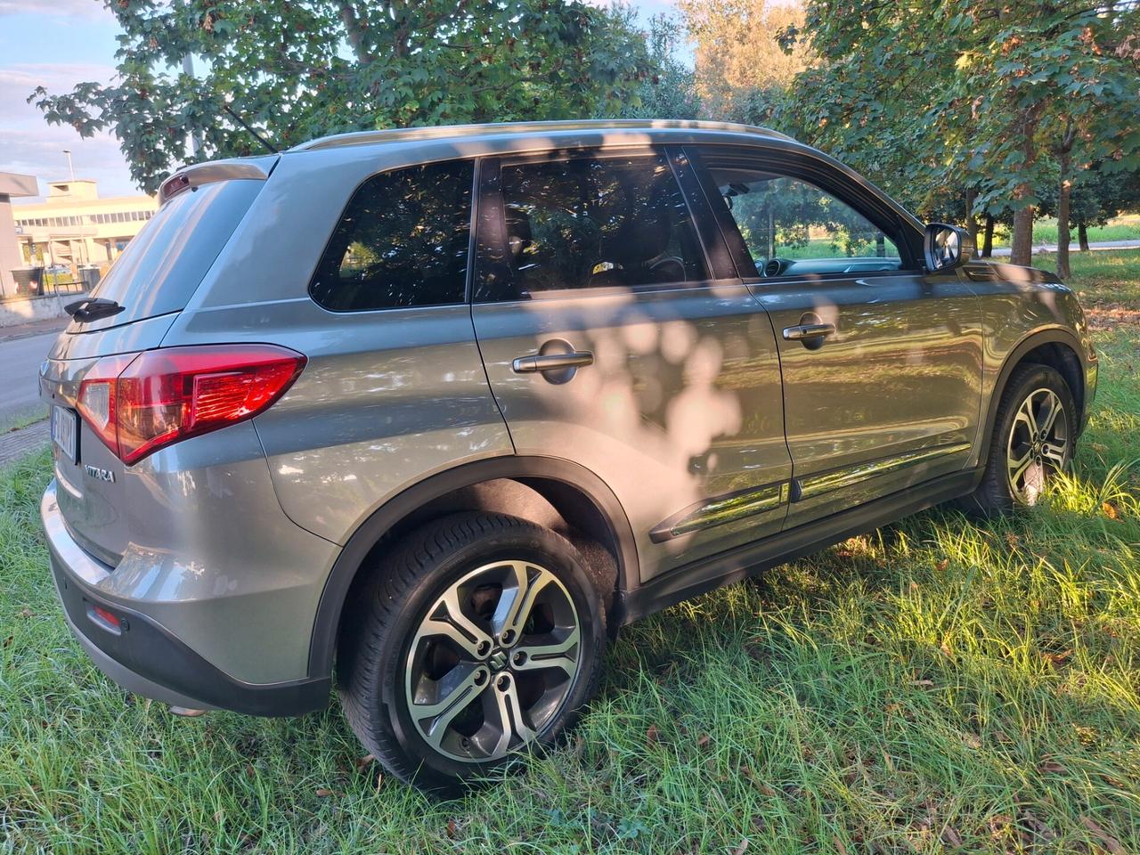 Suzuki Vitara 1.6 DDiS V-Cool-INTERNI IN PELLE-NAVI-