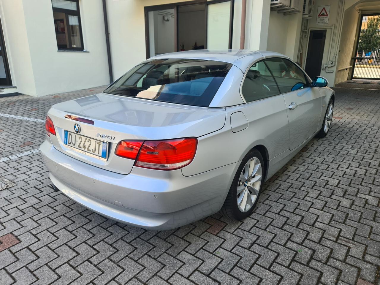 Bmw 320i cat Cabrio Futura - Km. certif.