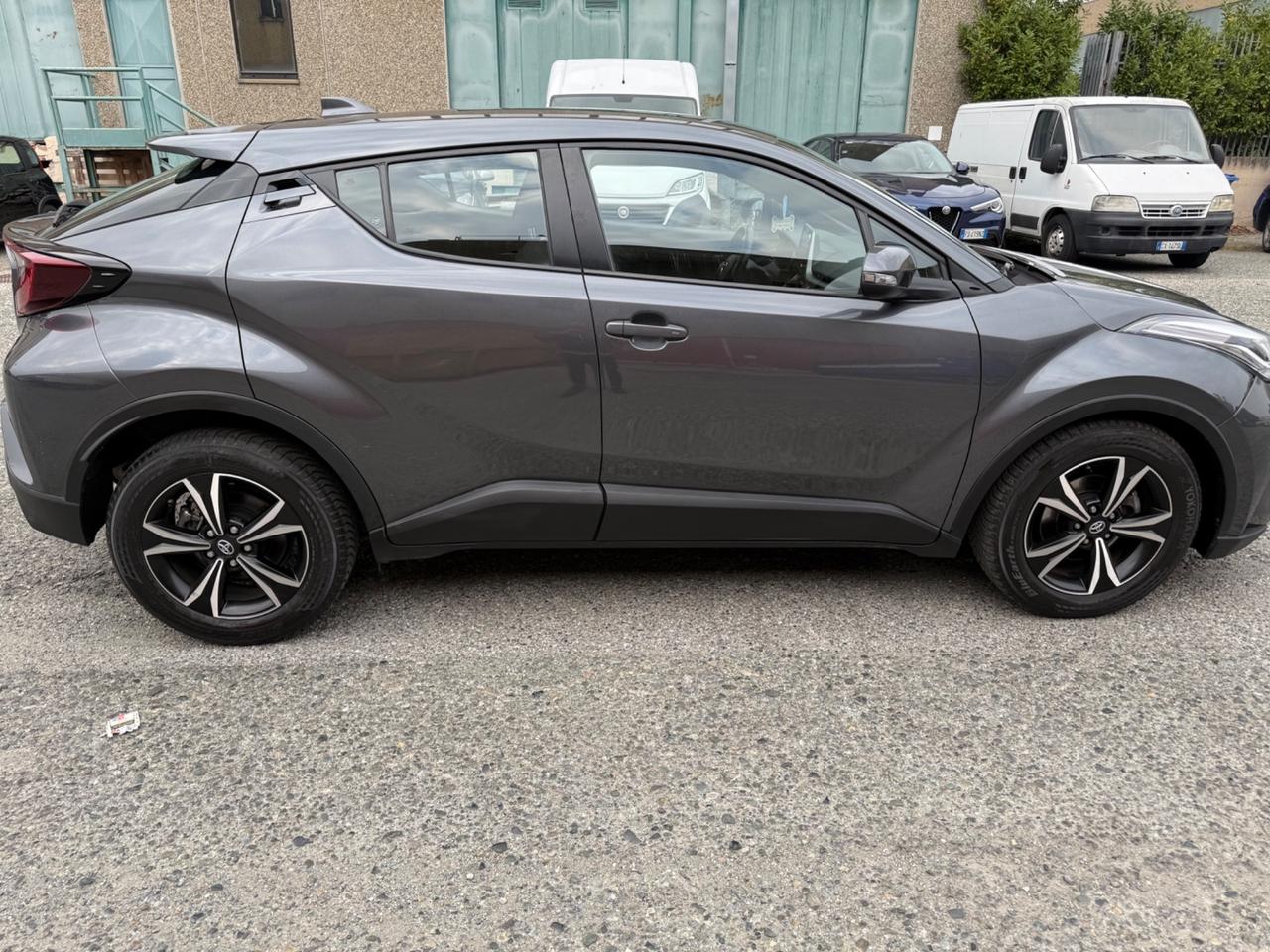 Toyota C-HR 1.8 Hybrid E-CVT Lounge