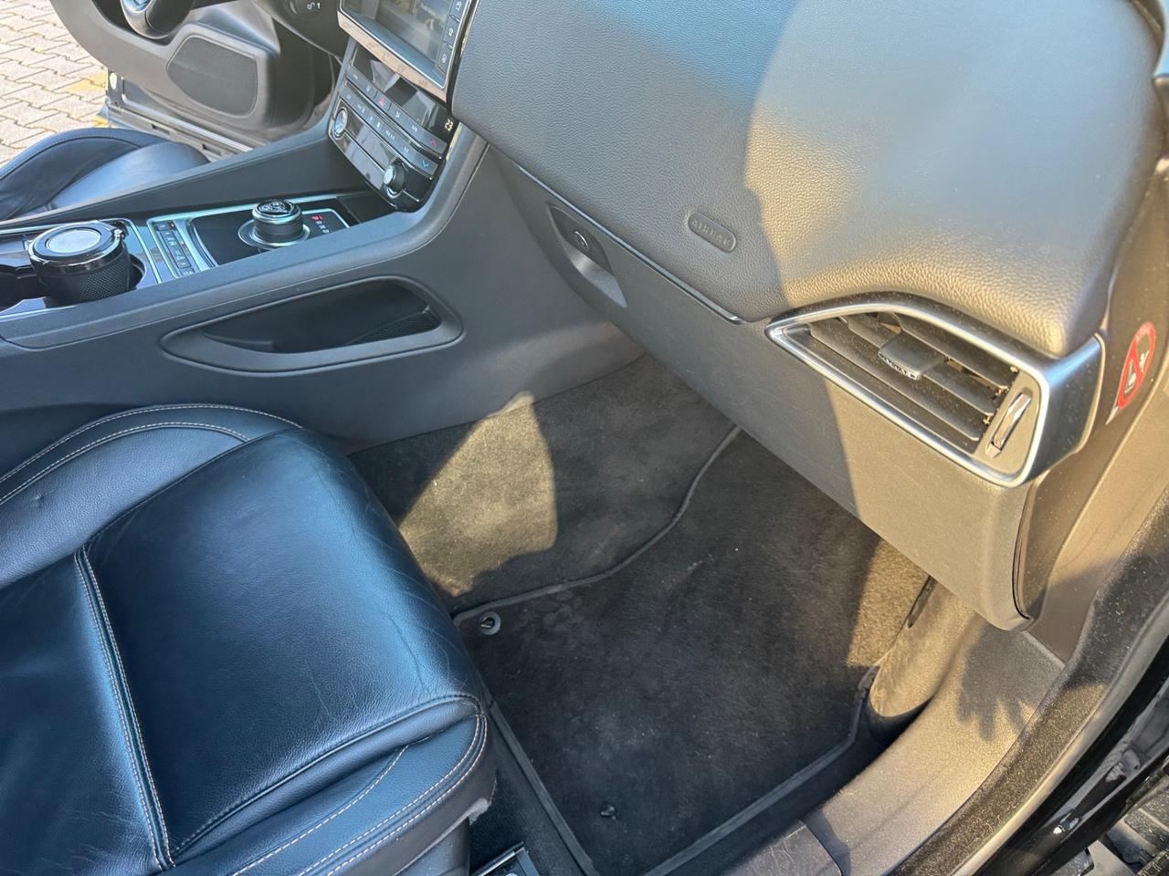 Jaguar F-Pace 2.0 D 180 CV 4x4 Euro 6b