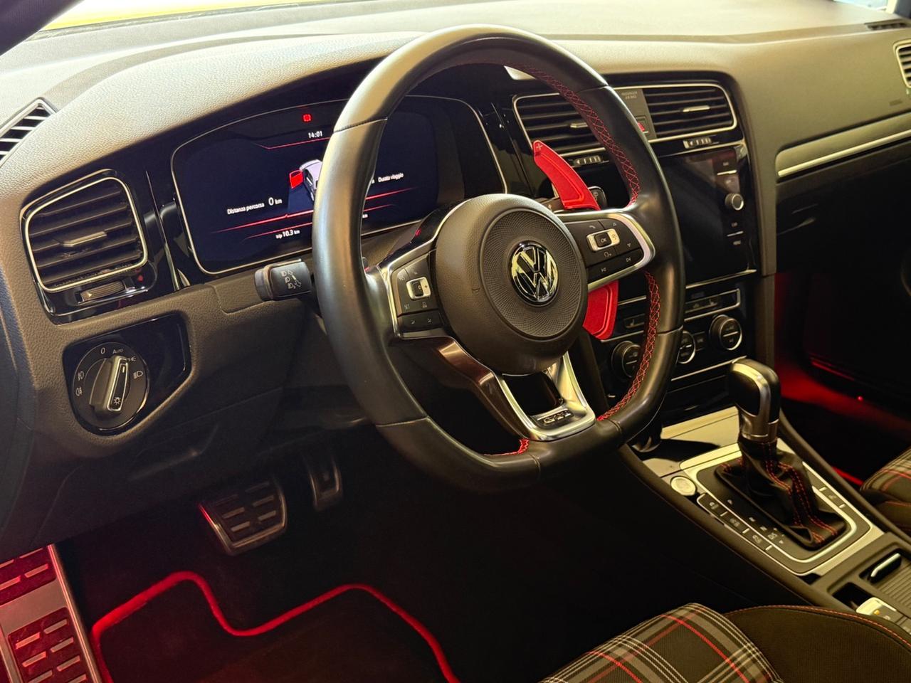 Volkswagen Golf GTI 2.0 TSI BlackStyle