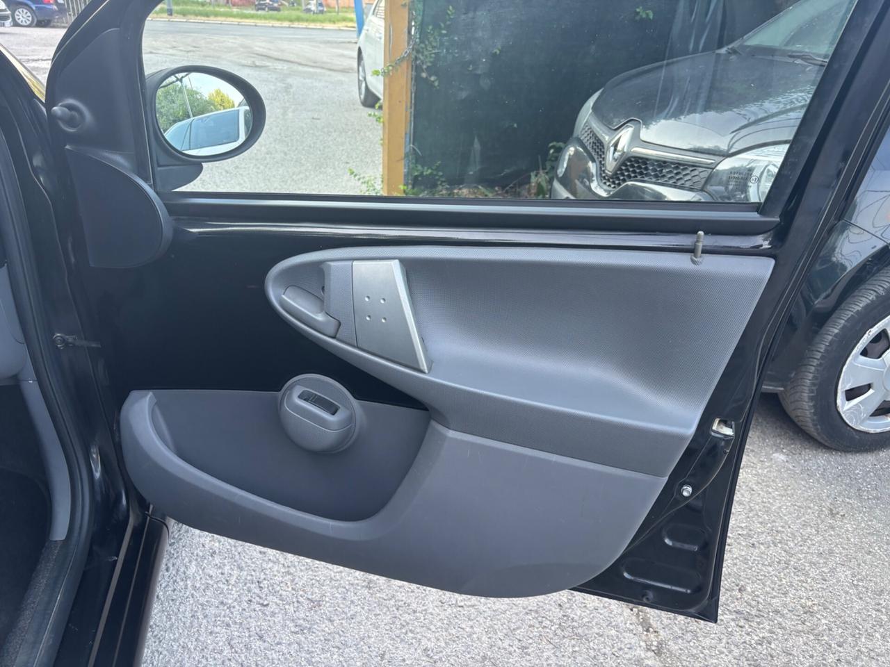Toyota Aygo 1.0 5 porte Sol OK NEOPATENTATI
