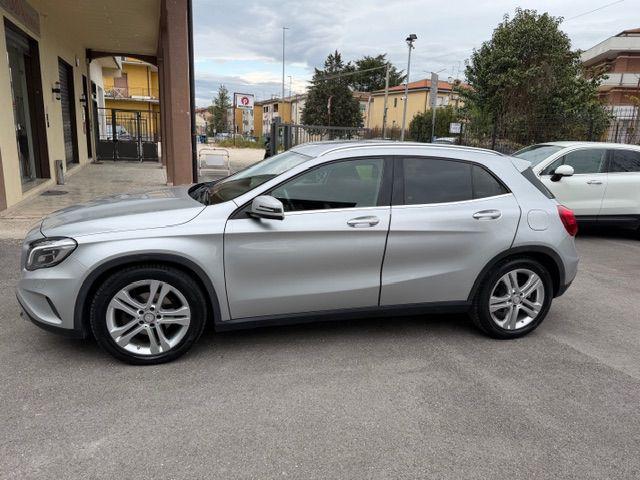 MERCEDES-BENZ GLA 200 d Automatic Premium