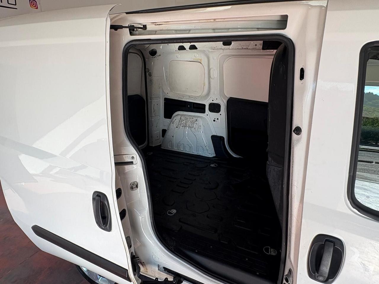 FURGONE FIAT DOBLO DIESEL 1.6 CV 105 Km 196.085 Certificati