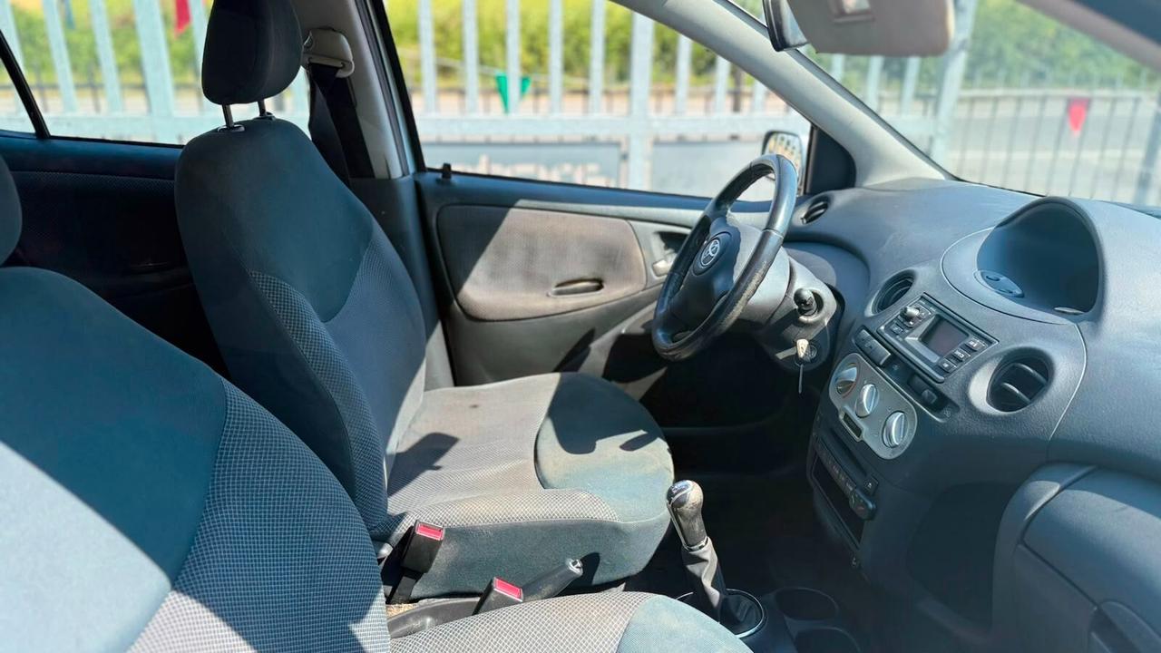 Toyota Yaris 1.0 BENZINA 2004 NEOP