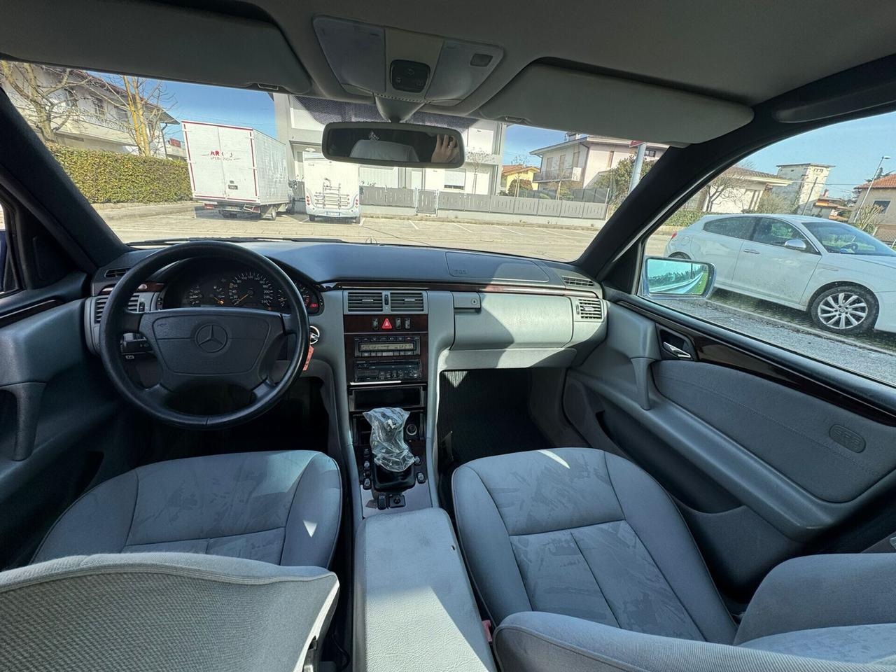 Mercedes Classe E 200 Elegance W210 Benzina – Ottime Condizioni