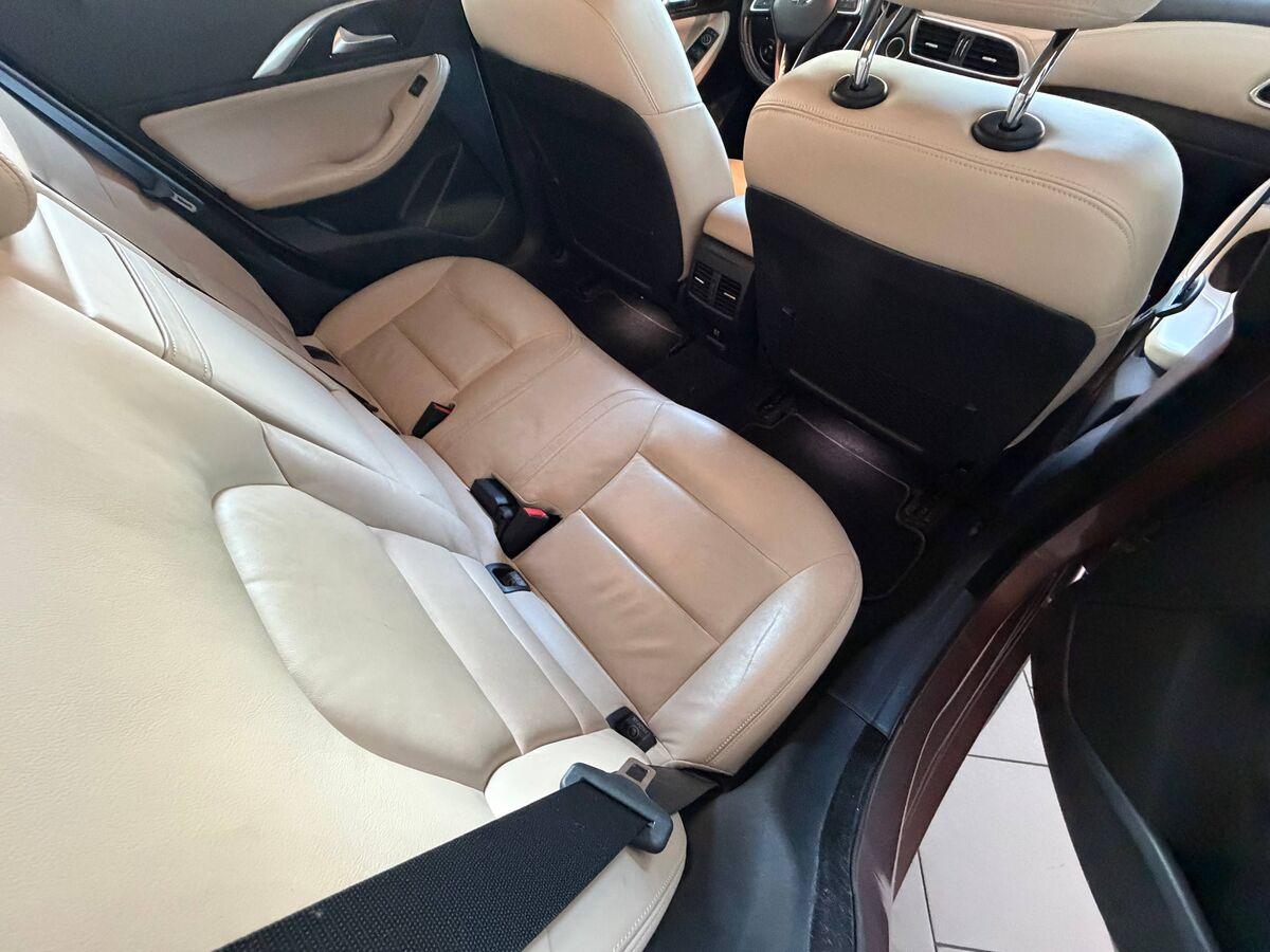 Infiniti Q30 2.2d Premium Tech Gallery White awd 170cv dct