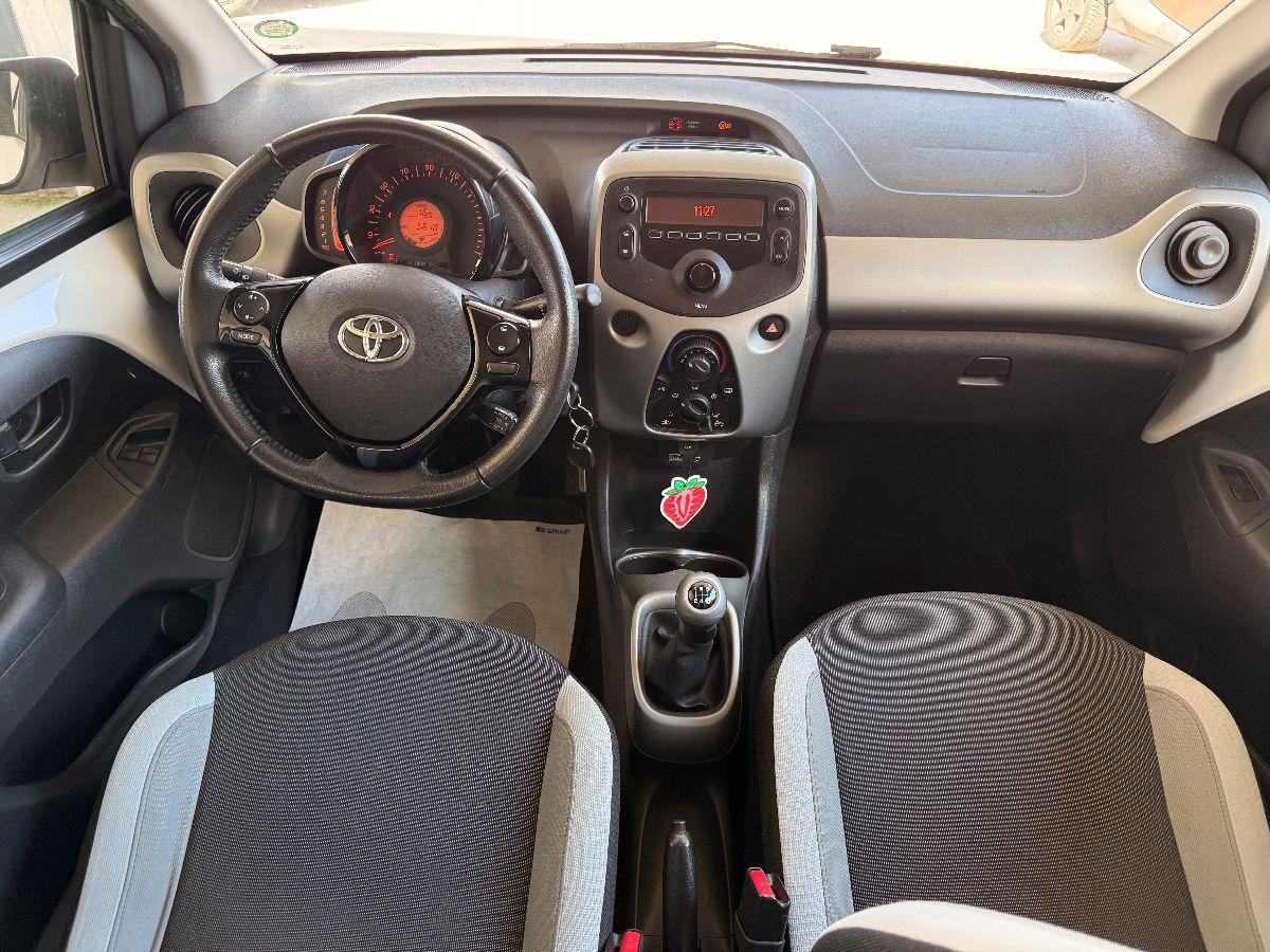 TOYOTA - Aygo 5p 1.0 x-play my15