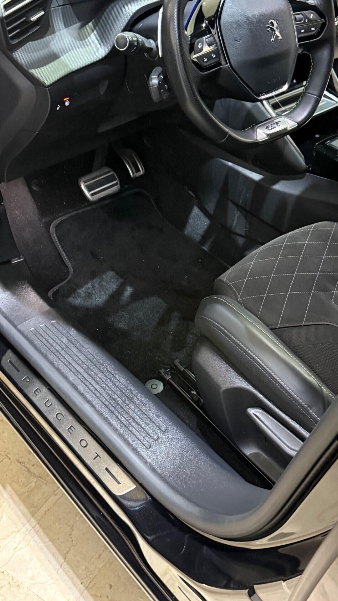 Peugeot 2008 BlueHDi 130 S&S EAT8 GT Pack