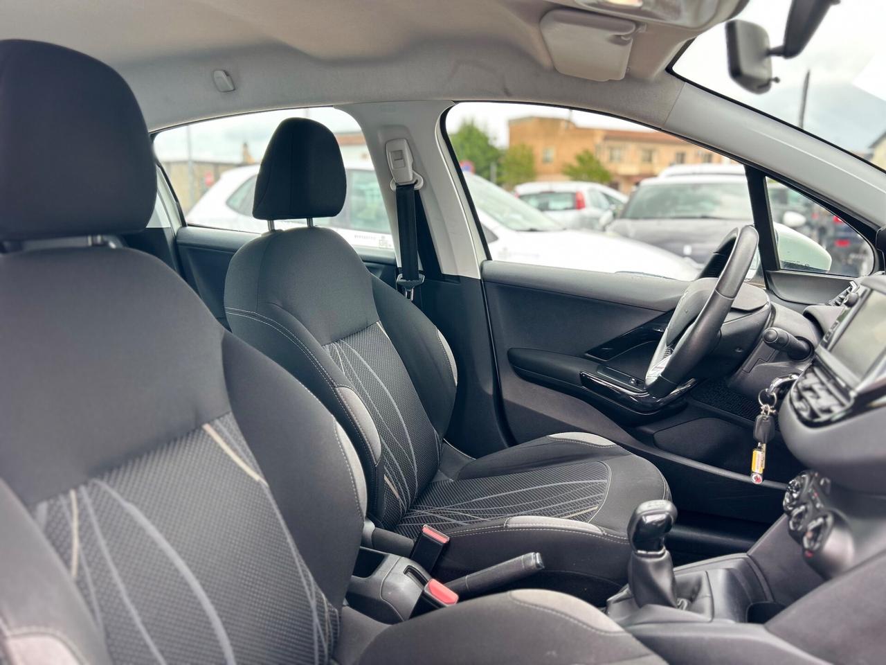 Peugeot 208 PureTech 82 5 porte Allure