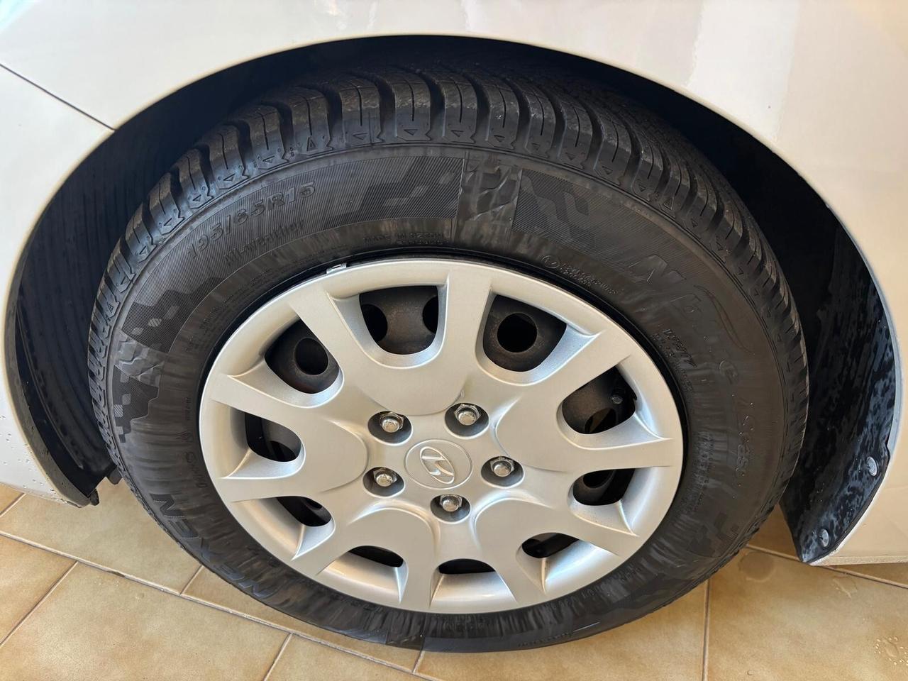 HYUNDAI I30 ANNO 2013 DS 1.6 AUTOMATICA ADATTA NEOPATENTATI KM 64 MILA