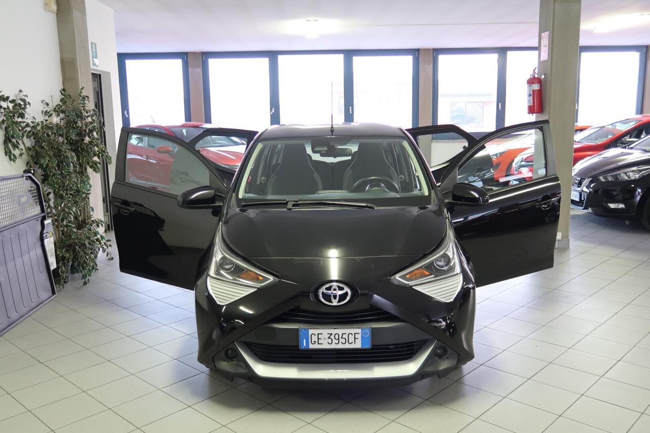 Toyota Aygo Connect 1.0 VVT-i 5 porte x-cool Automatica