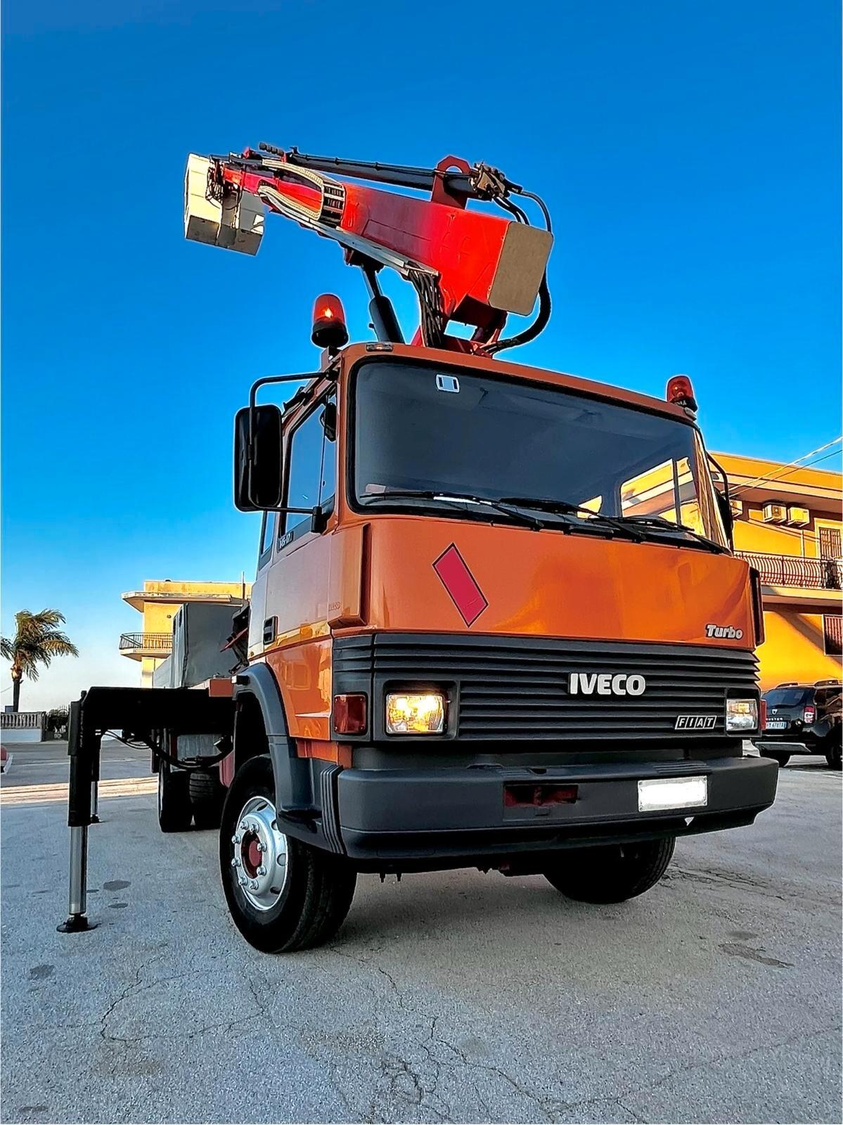 PIATTAFORMA AEREA IVECO 145-17 CESTELLO H. 20MT – SCALIFICIO RIMINESE
