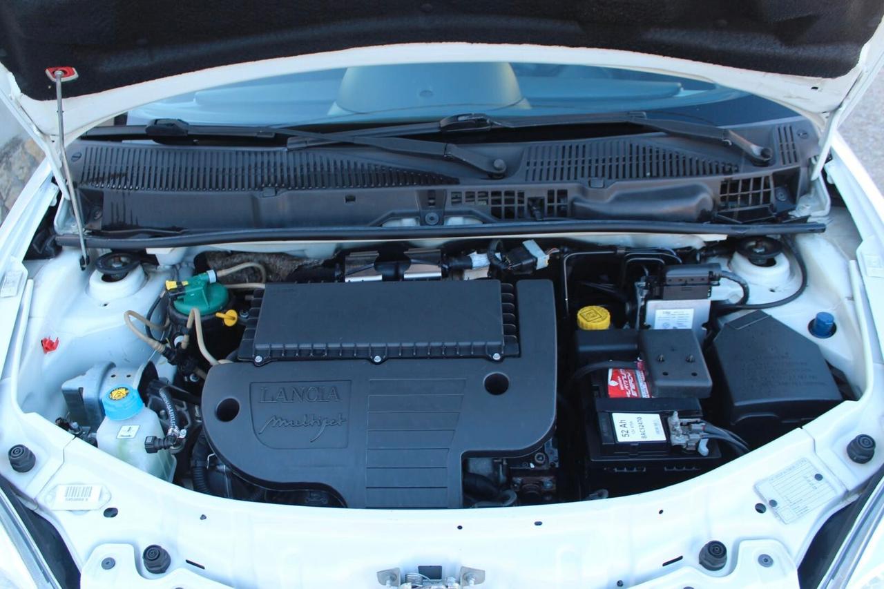 Lancia Ypsilon 1.3 MJT 90 CV Platino