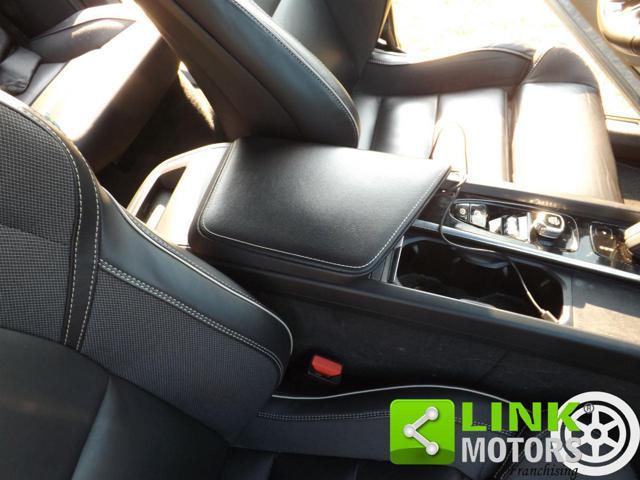 VOLVO XC60 allestimento R-design ben tenuta e manutentata