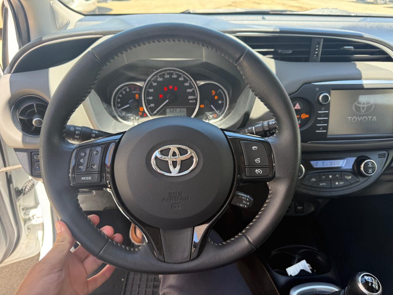 Toyota Yaris 1.5 5 porte Lounge NUOVA