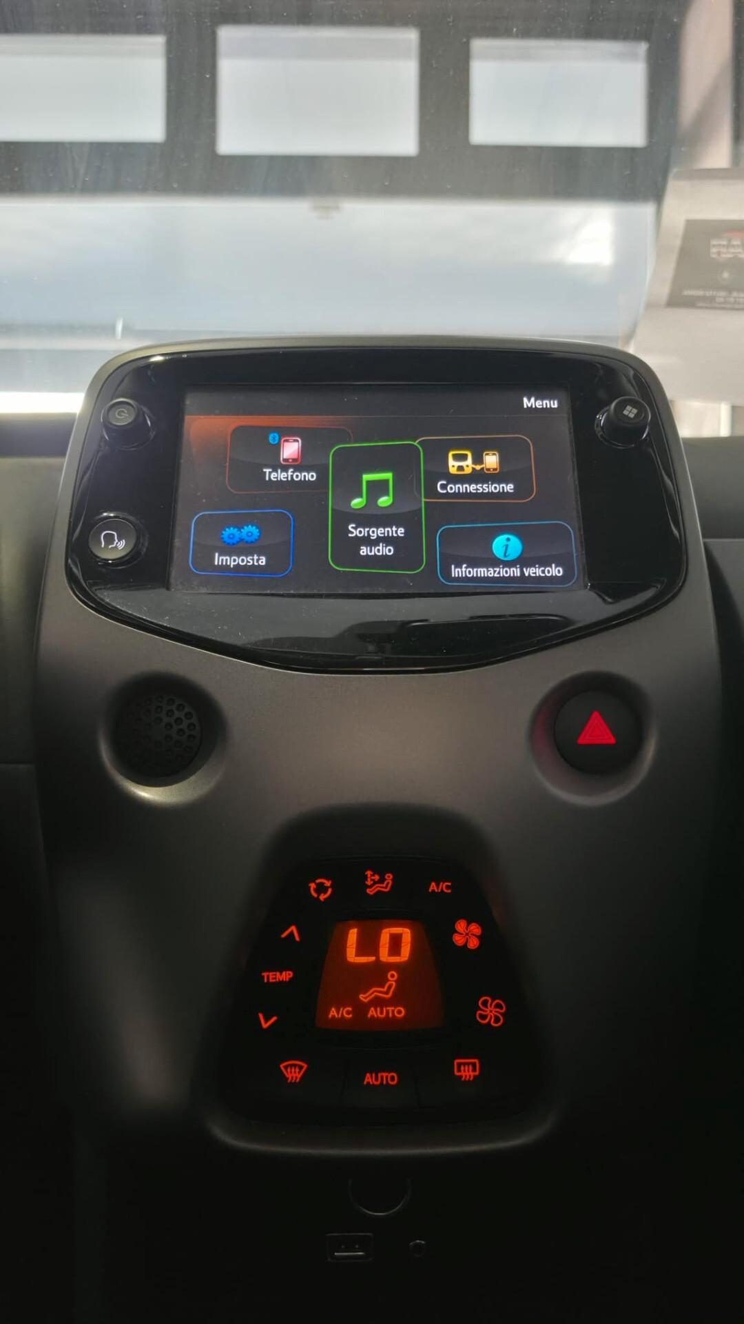 Toyota Aygo Connect 1.0 VVT-i 72 CV 5 porte x-clusiv