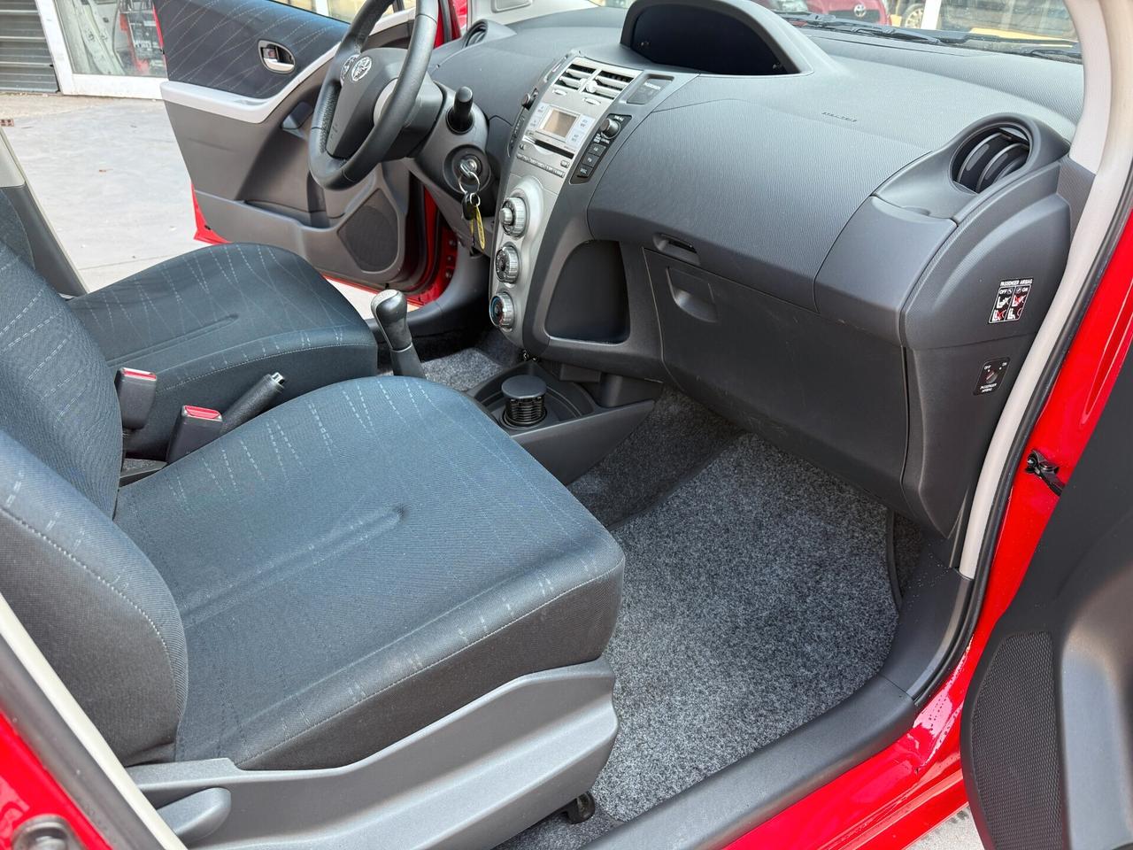 Toyota Yaris 1.3 5 porte Sol 86cv SOLO 17.400 KM