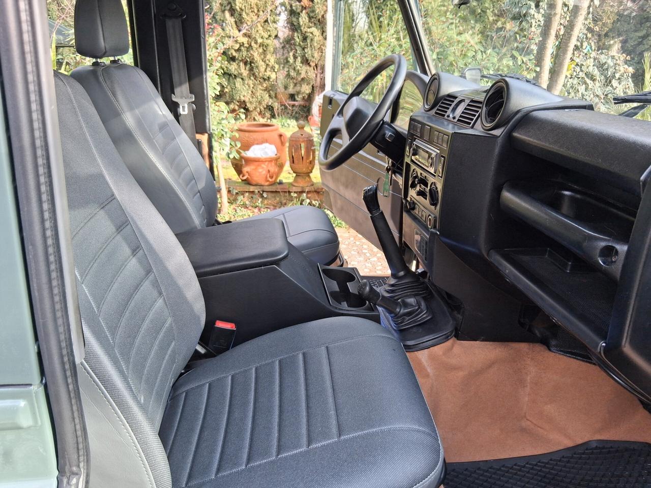 Land Rover Defender 90 2.4 TD4 Station Wagon SE