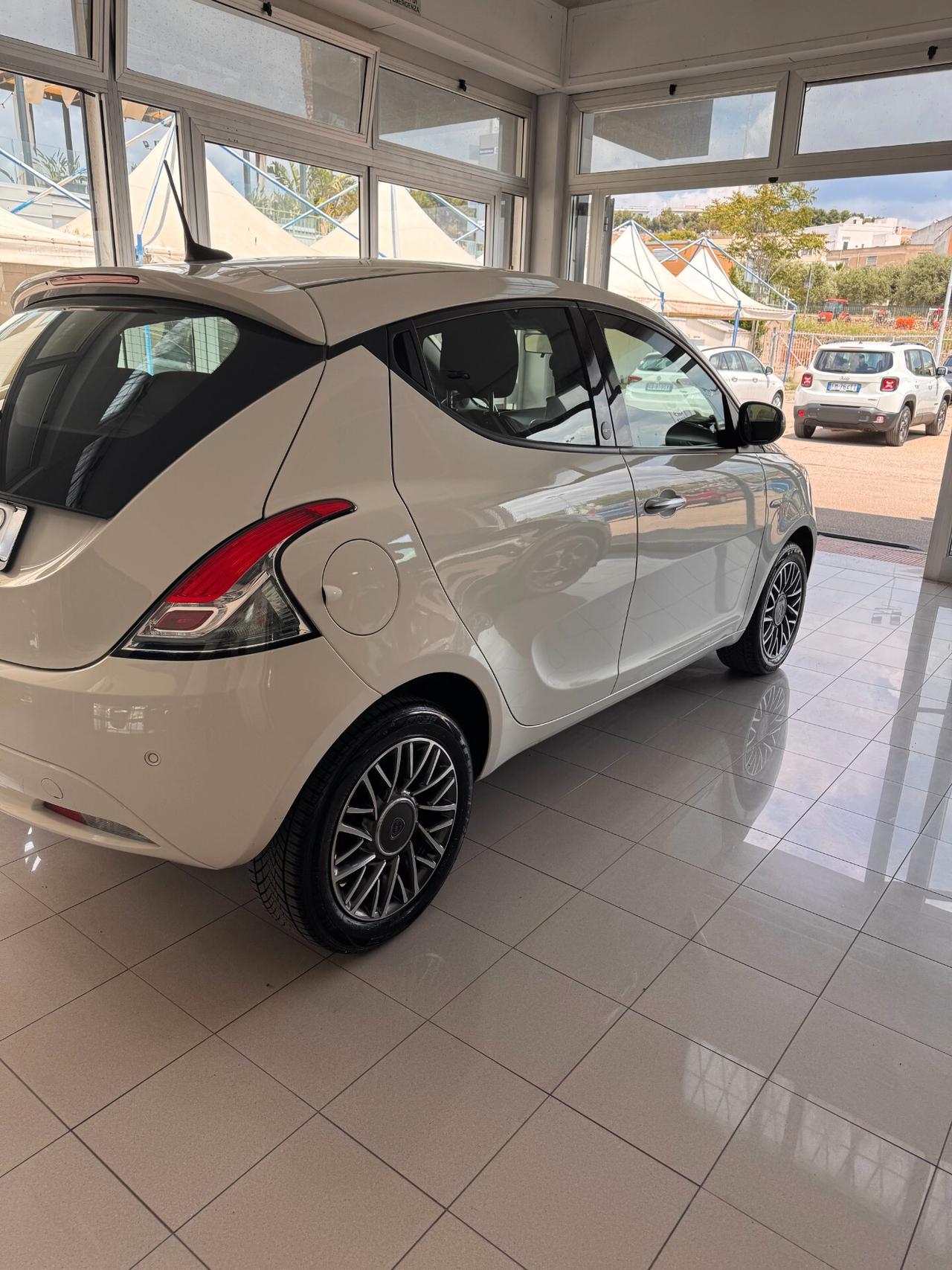 LANCIA YPSILON BZ - GPL FULL OPTIONAL IMPIANTO ORIGINALE CASA MADRE